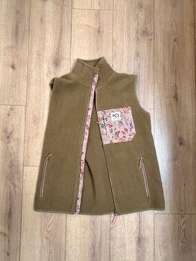 Kari Traa Olive Green Fleece Vest with Pink Floral Pocket